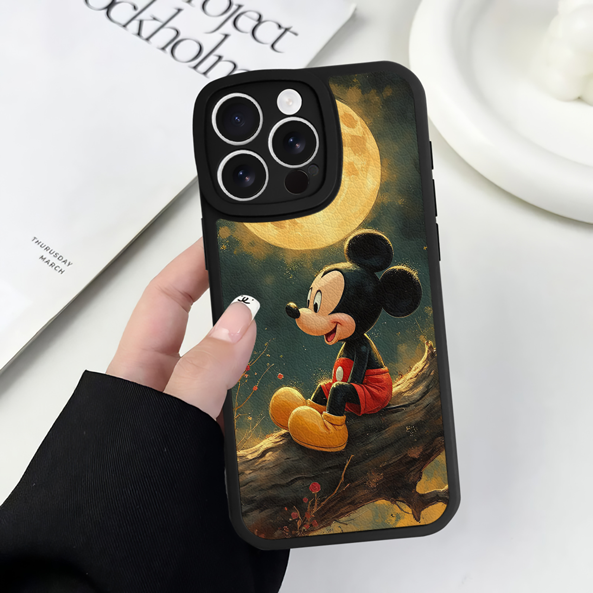（画像用） ミッキーマウス Mickey Mouse 【iPhone 16シリーズ対応】シリコンスマホケース（レザー調） 材質：シリコン